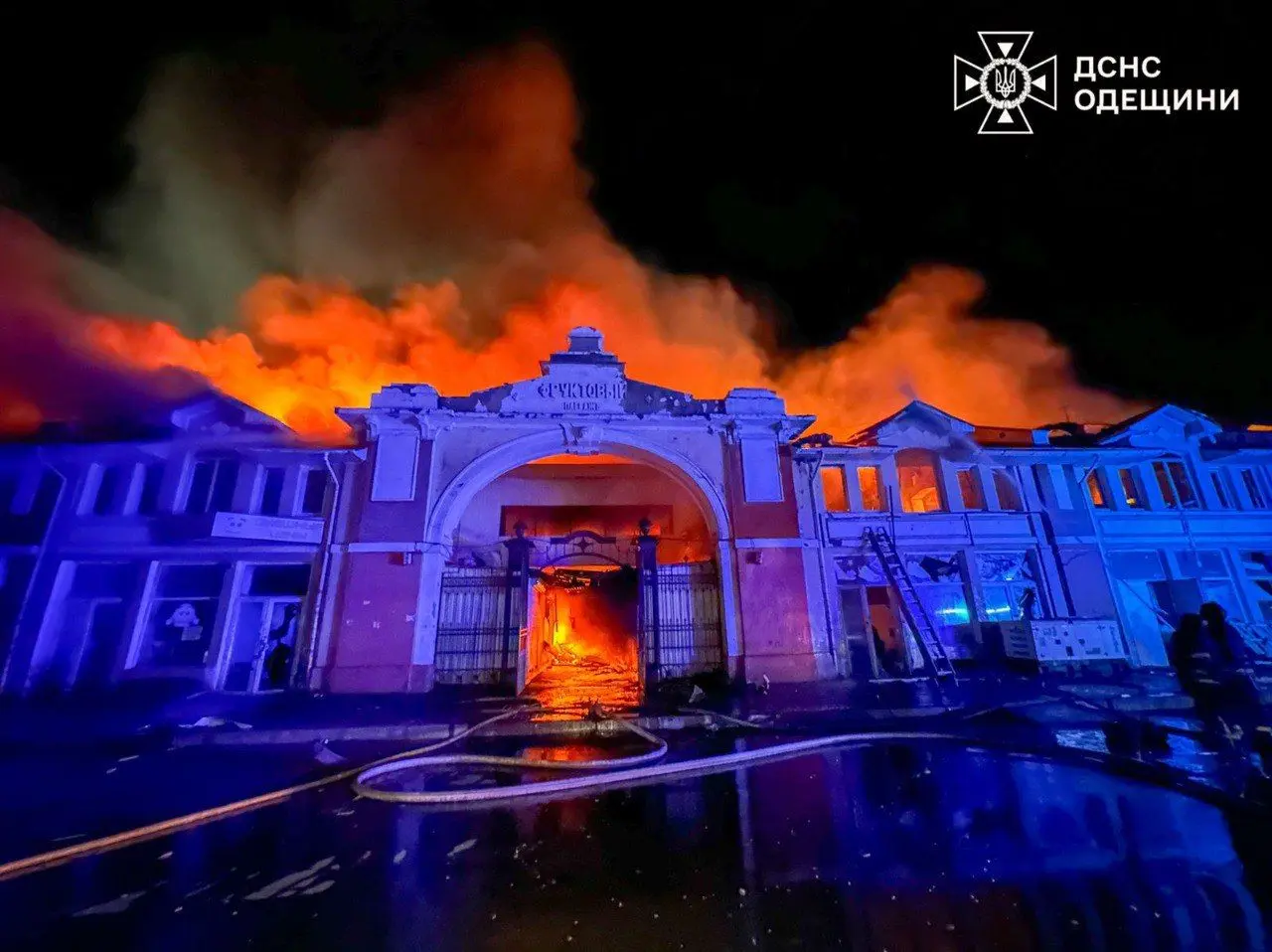 The Pryvoz market burning in a fire as a result of a Russian drone attack overnight on July 24, 2025 in Odesa. (State Emergency Service)
