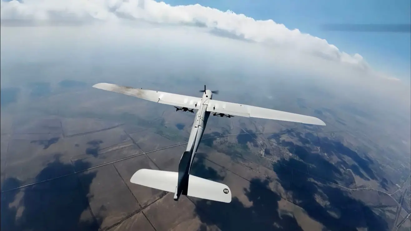 A Russian Orlan drone carrying two additional FPV drones under its wings. (Photo: 118th Separate Mechanized Brigade)